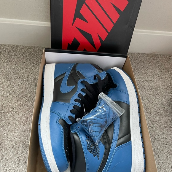 Air Jordan 1 retro high OG - Picture 2 of 5